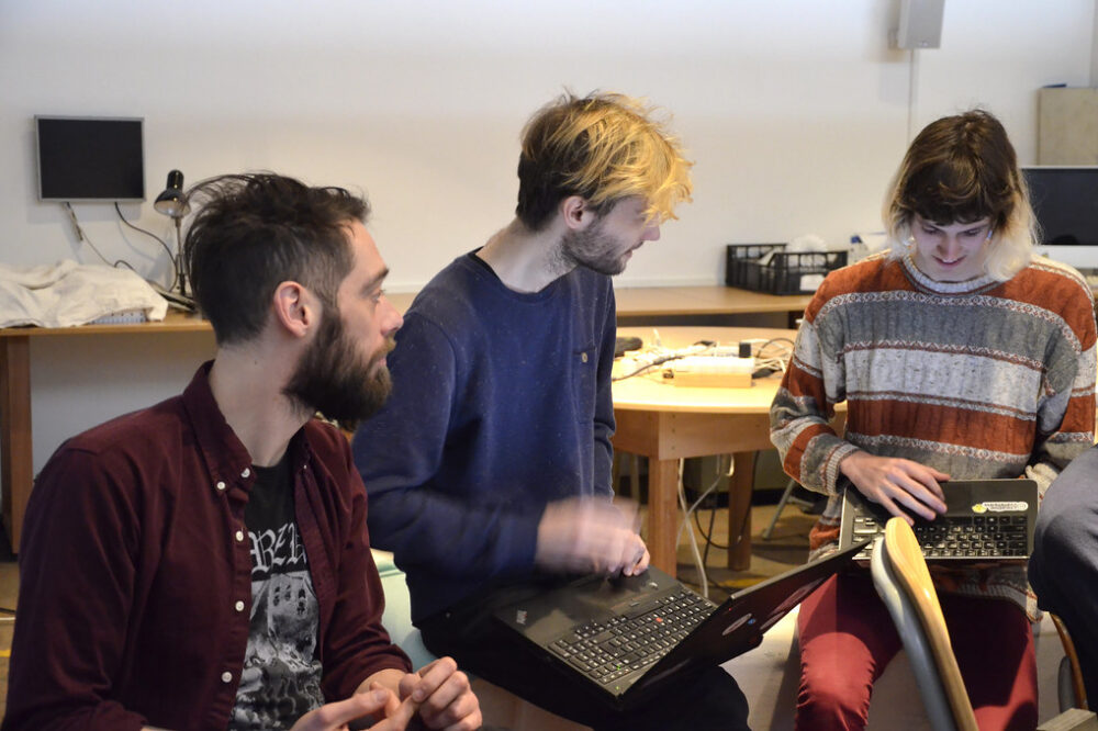 Comment configurer un plugin de cache pour les sites à fort trafic ?