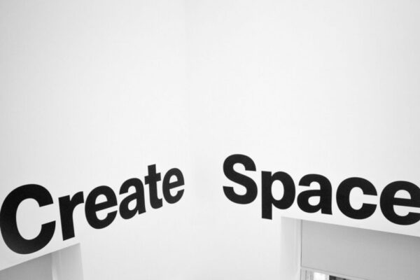 Comment créer un design web qui utilise efficacement l'espace blanc en 2026 ?