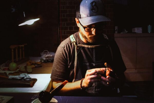 Comment créer un logo pour un artisan et l'intégrer au site ?
