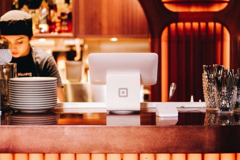 Comment créer un site de restaurant avec Joomla ? Guide complet 2025
