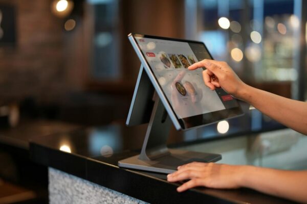 Comment créer un site de restaurant avec un système d'avis clients ?