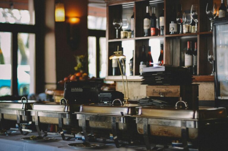 Comment créer un site de restaurant avec un système de gestion des avis : guide complet