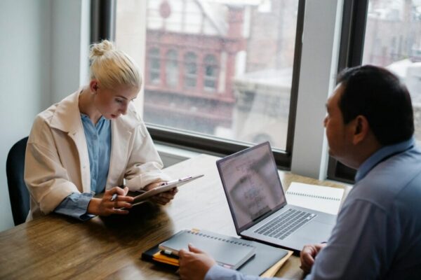 Comment créer un site vitrine pour un consultant en immigration ?