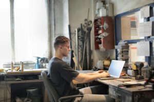 Comment créer un site web pour un artisan avec un portfolio interactif ?