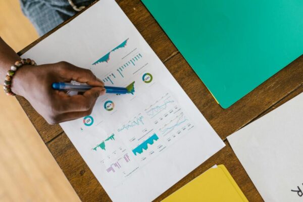 Comment faire une analyse concurrentielle SEO en 2026 ?