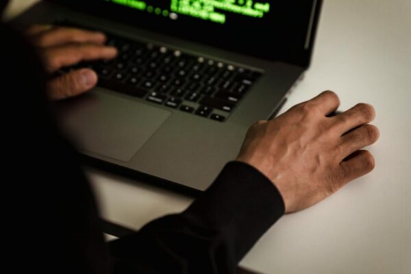 Comment gérer les mises à jour de sécurité pour mon site web en 2026 ?