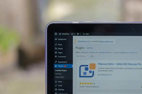 Comment intégrer des fonctionnalités de réalité virtuelle dans un site web en 2026 ?