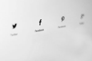 Comment intégrer les fonctionnalités de partage social dans le web design en 2026 ?