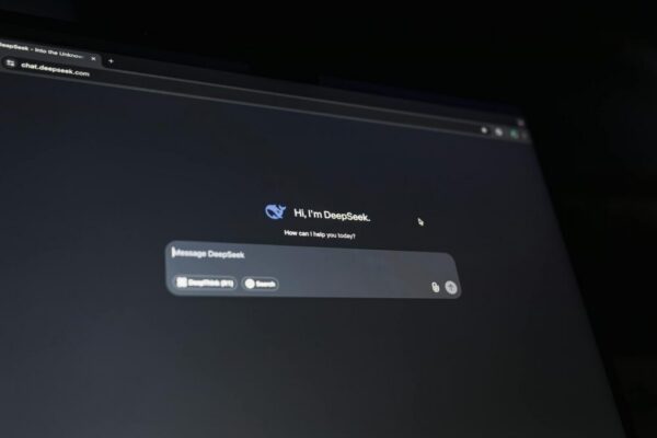 Comment intégrer un module de chat en direct sur un site d'immigration ?