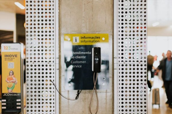 Comment intégrer un système d'avis clients sur un site d'immigration ?