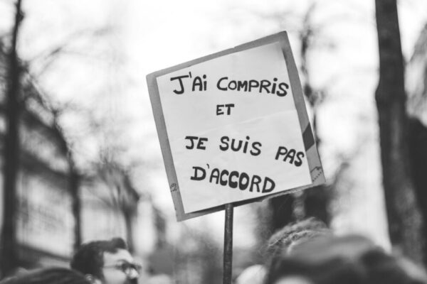 Comment rédiger une page 'À propos' pour un cabinet d'immigration ?