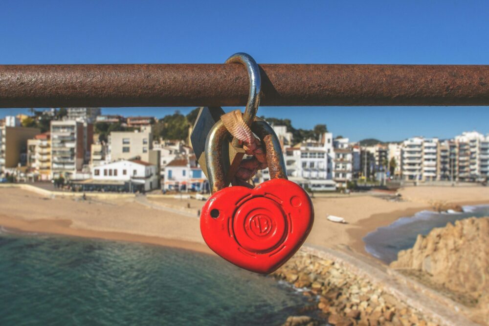 Comment sécuriser les téléchargements de fichiers sur mon site web en 2026 ?