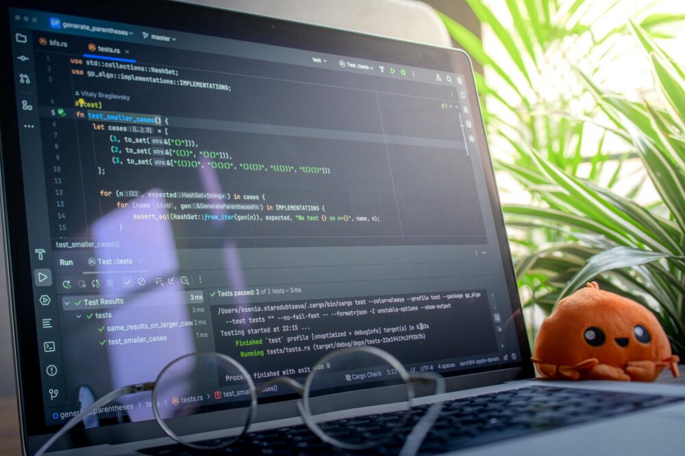 Comment sécuriser un site web avec une architecture microservices en 2026 ?