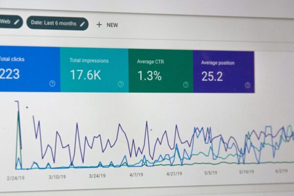 Comment utiliser Google Analytics pour le SEO en 2026 ?