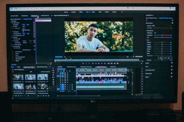 Comment utiliser les vidéos en arrière-plan en web design en 2026 ?