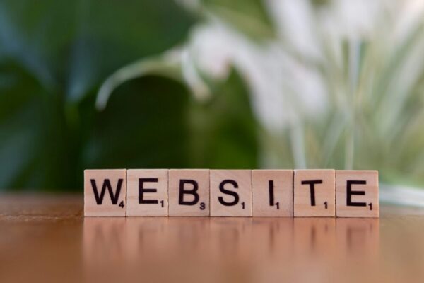 Quels sont les avantages du design minimaliste pour les sites WordPress en 2026 ?