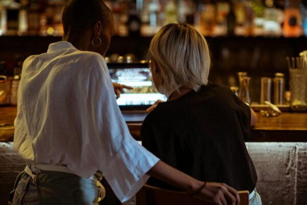 Quels sont les avis clients et leur impact sur le SEO local ?
