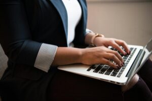 Quels sont les critères pour un site d'immigration professionnel ?