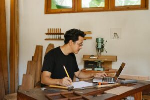 Quels sont les plugins WordPress indispensables pour un artisan ?