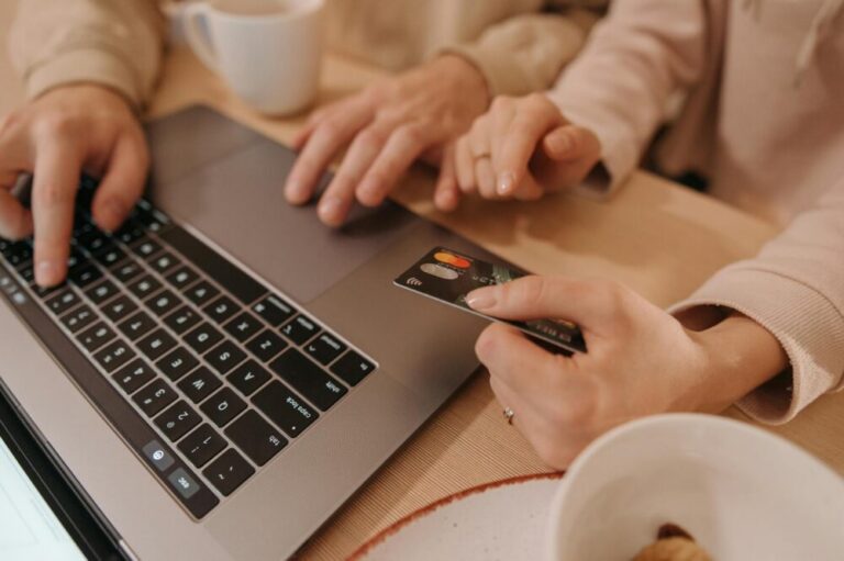 Qu&rsquo;est-ce que la norme PCI DSS et comment s&rsquo;y conformer en 2026 ? Guide complet