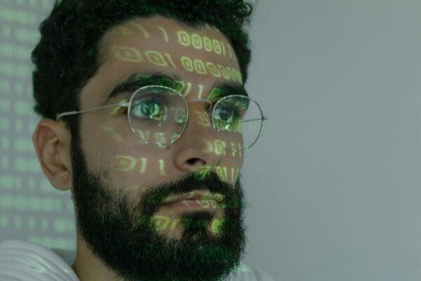 Qu'est-ce que la vérification d'identité en ligne et comment l'implémenter en 2026 ?