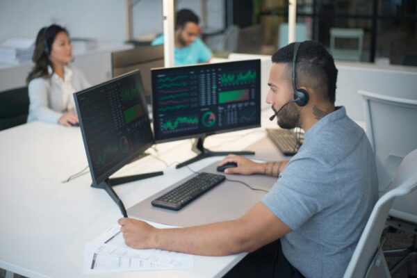 Combien coûte un technicien helpdesk pour assistance dépannage réseau à Toulouse ?