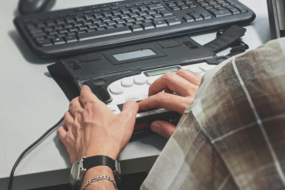 Comment choisir un clavier ergonomique pour son poste de travail ?