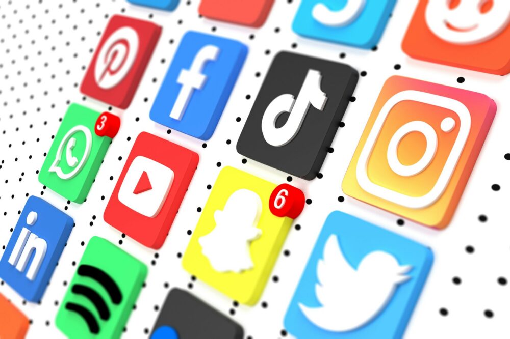 Comment créer un site web avec un système de partage social ?