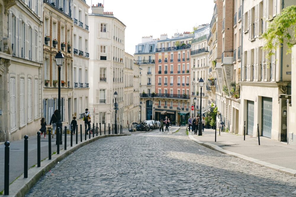 Comparatif prix technicien helpdesk Toulouse vs Paris