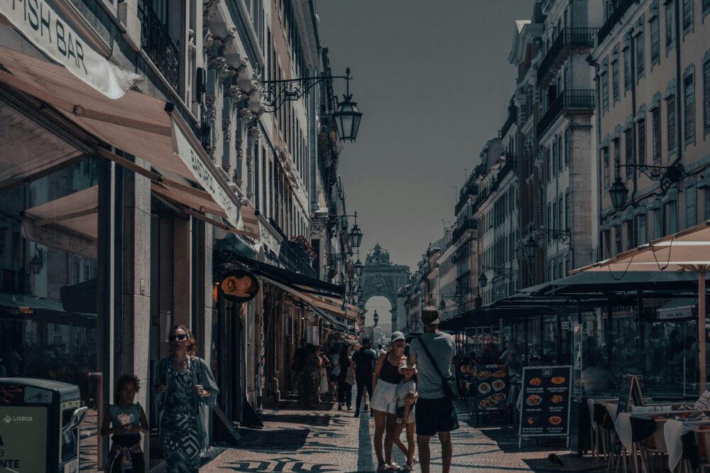 Quels sont les avantages de l'assistance WordPress humaine vs chatbot
