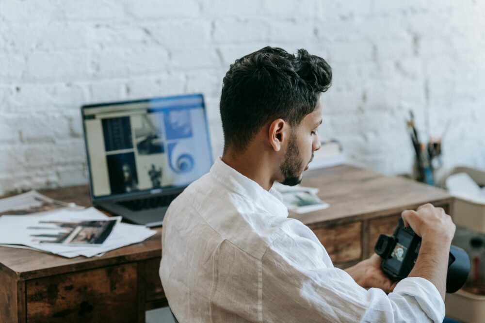 Quels sont les avantages d'un site internet pour un community manager à Carmes Toulouse