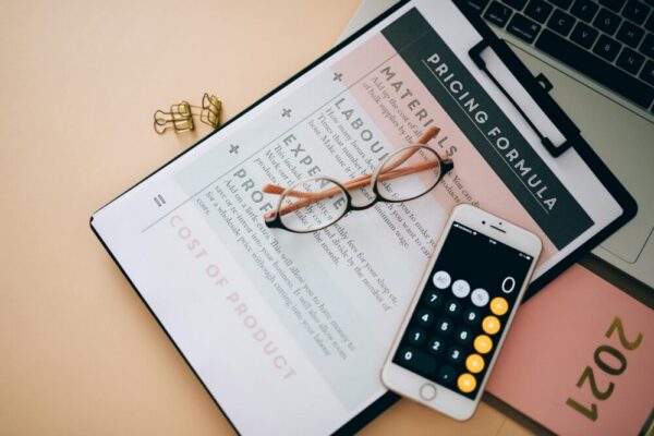 Quels sont les coûts supplémentaires après la création du site ?